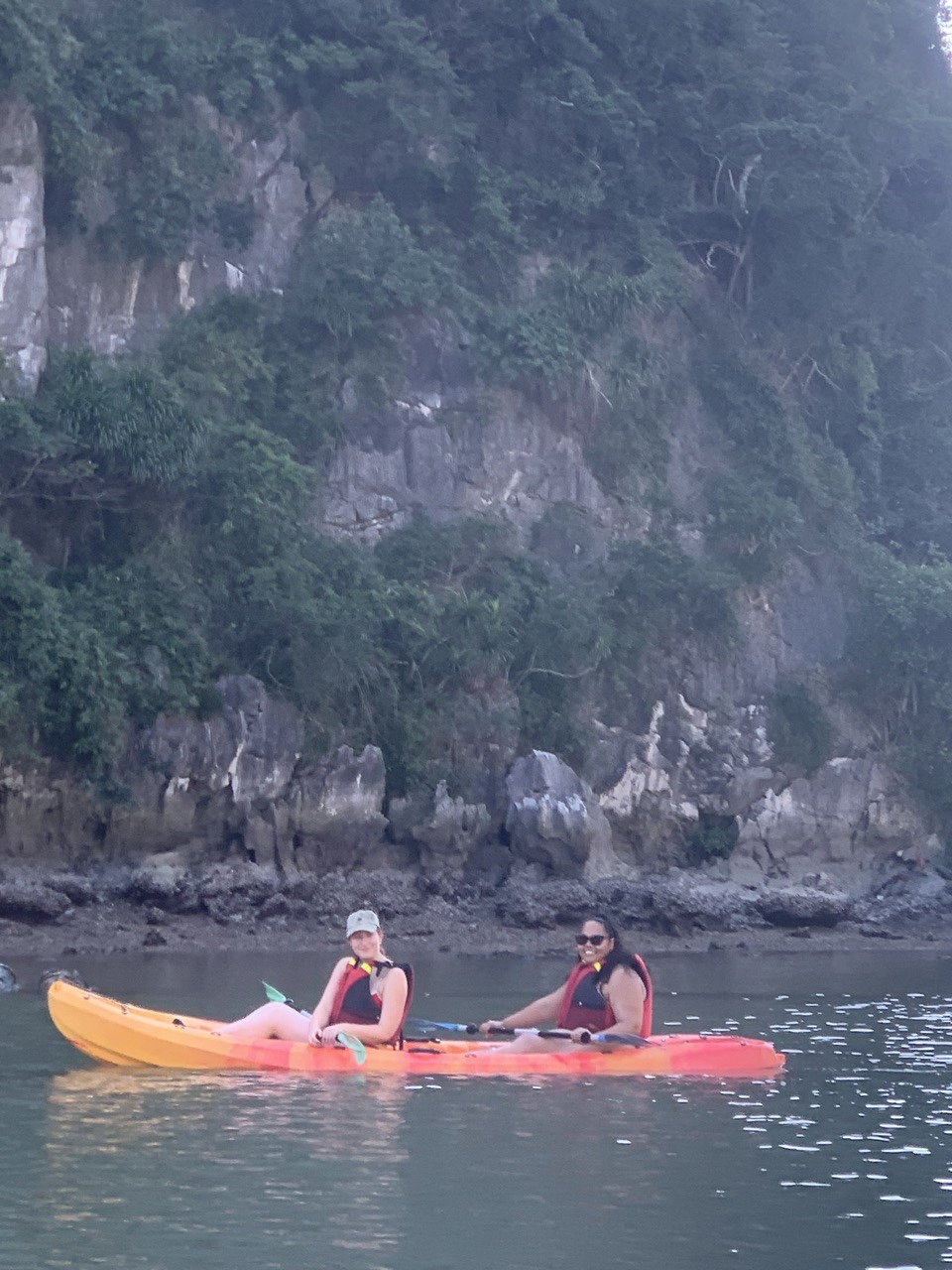 Kayaking through beautiful caves and lagoons